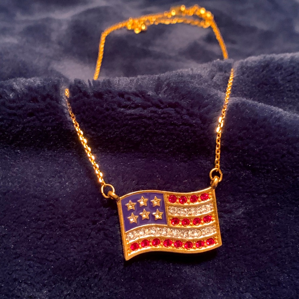 *NWOT* Goldtone American Flag Necklace